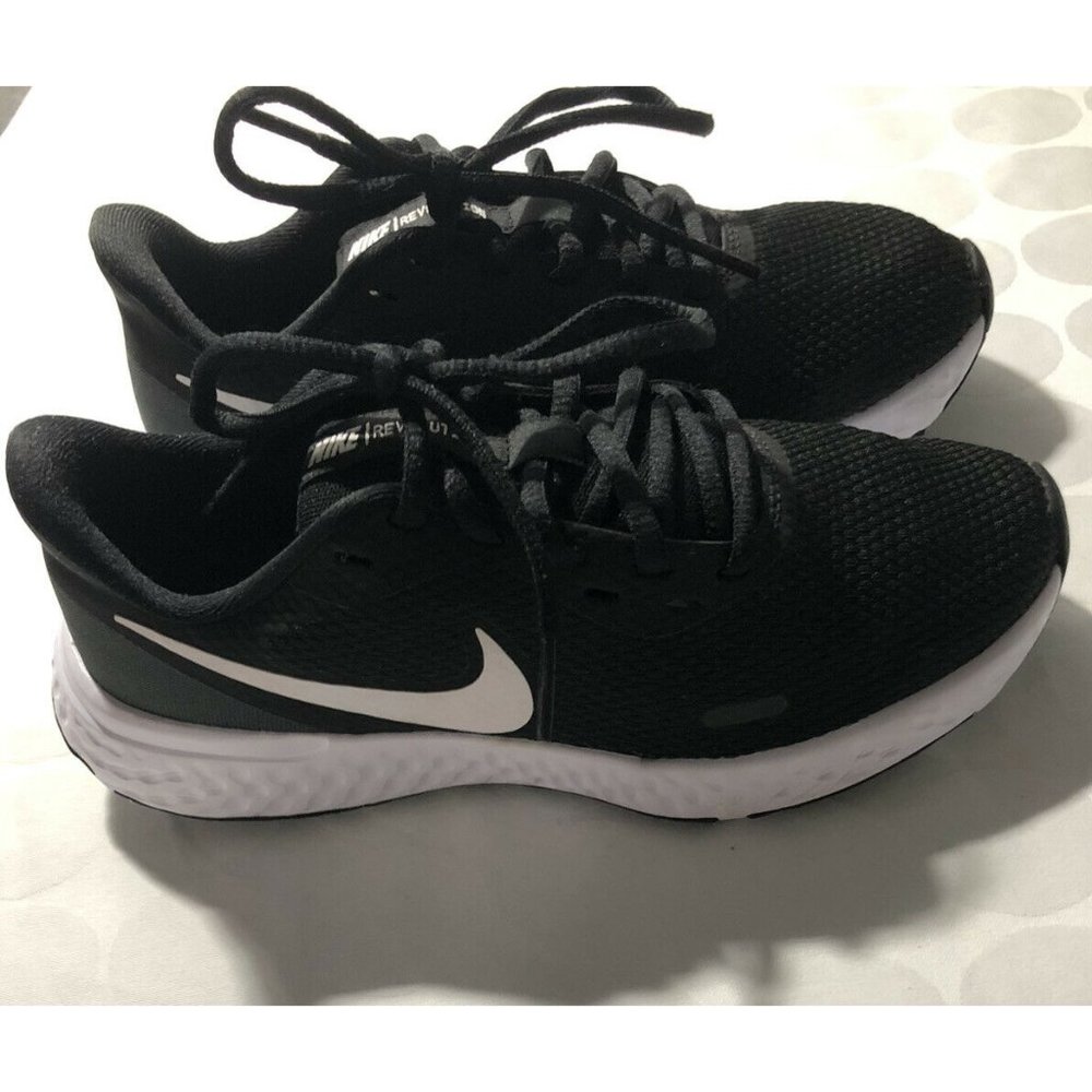 Nike Boys Revolution -Black Running Shoes Lace Up Size 5Y Fast Shipping